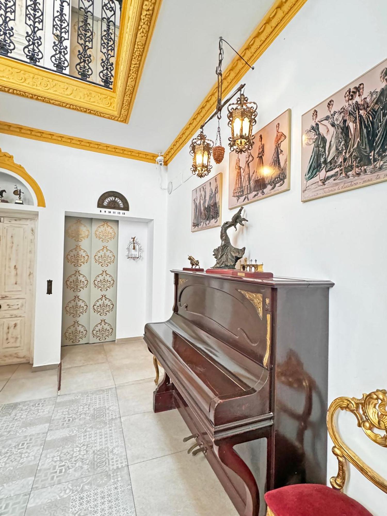Palace House Hercules - Apartments Севілья Екстер'єр фото