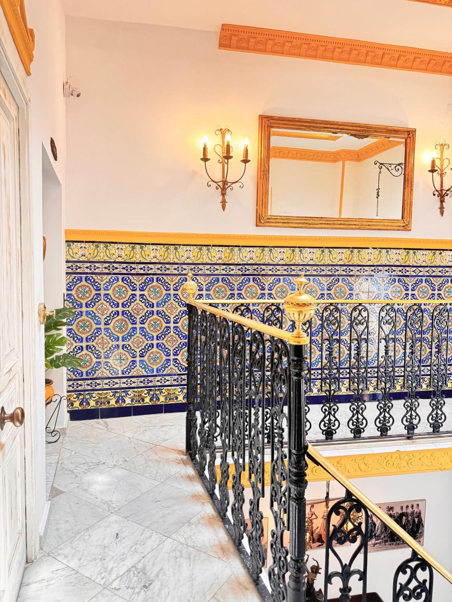 Palace House Hercules - Apartments Севілья Екстер'єр фото