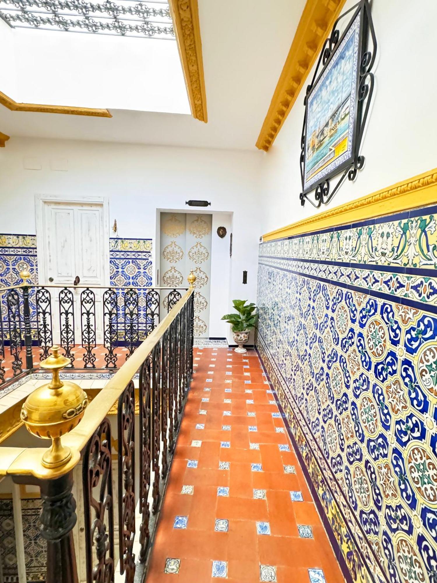 Palace House Hercules - Apartments Севілья Екстер'єр фото