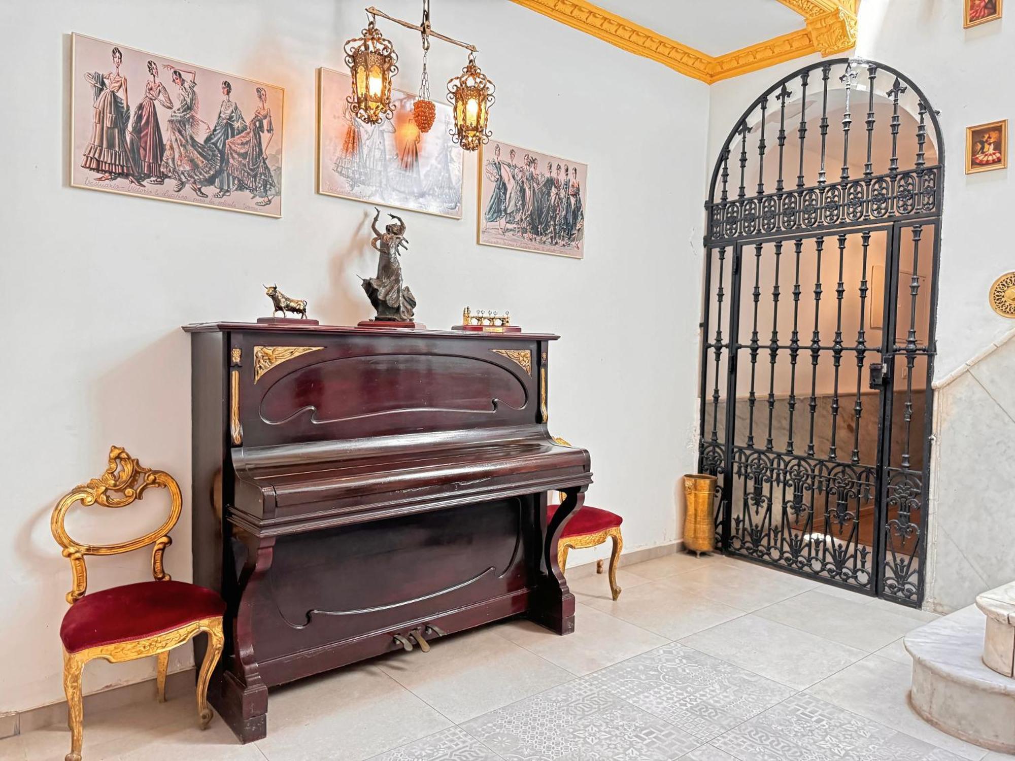 Palace House Hercules - Apartments Севілья Екстер'єр фото